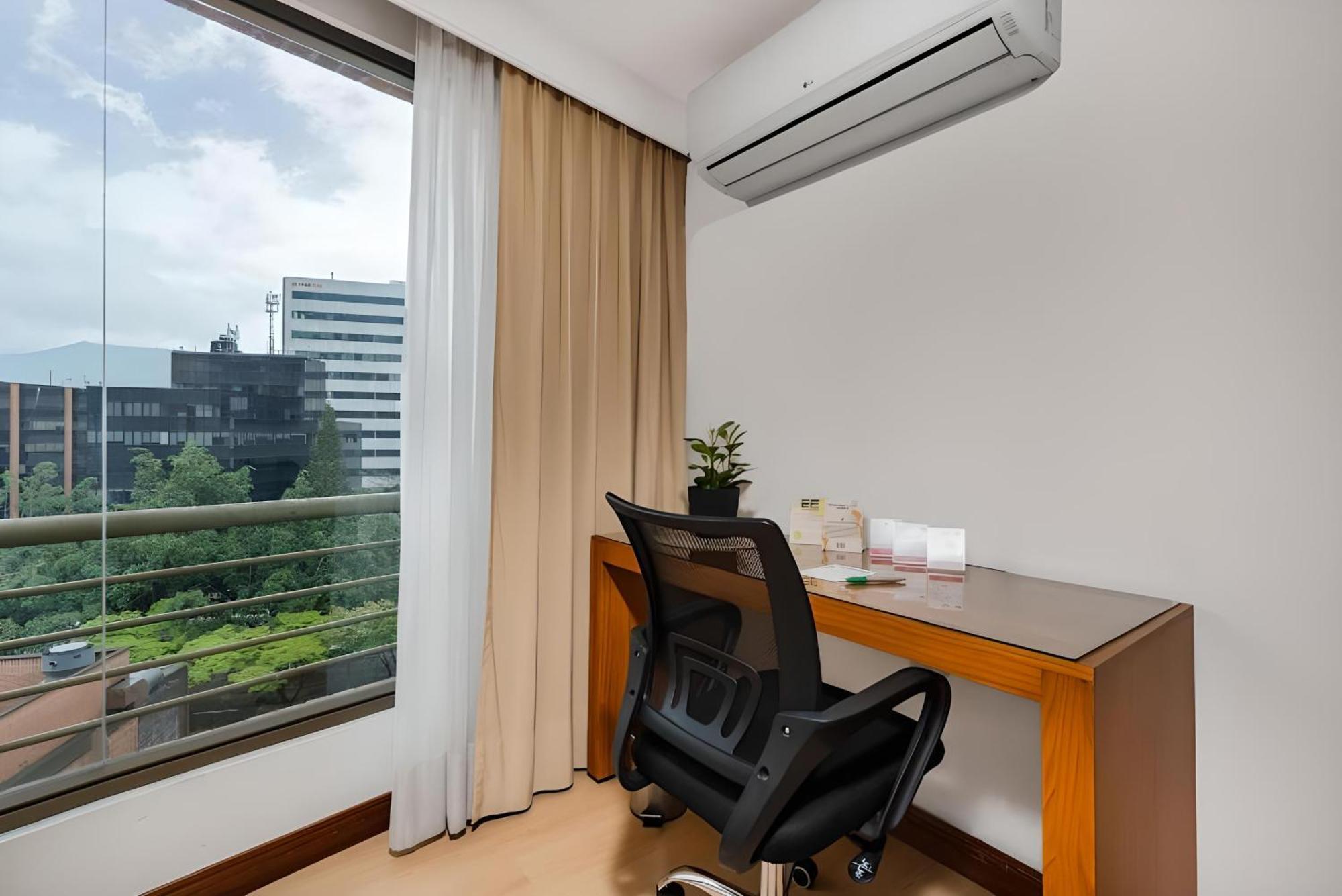 Leblon Suites Hotel Medellin Exterior photo