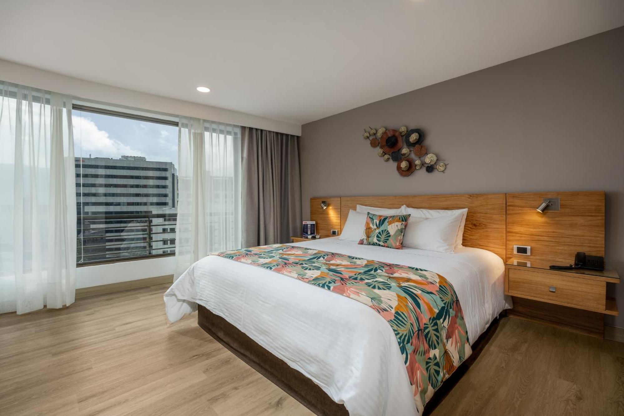 Leblon Suites Hotel Medellin Exterior photo