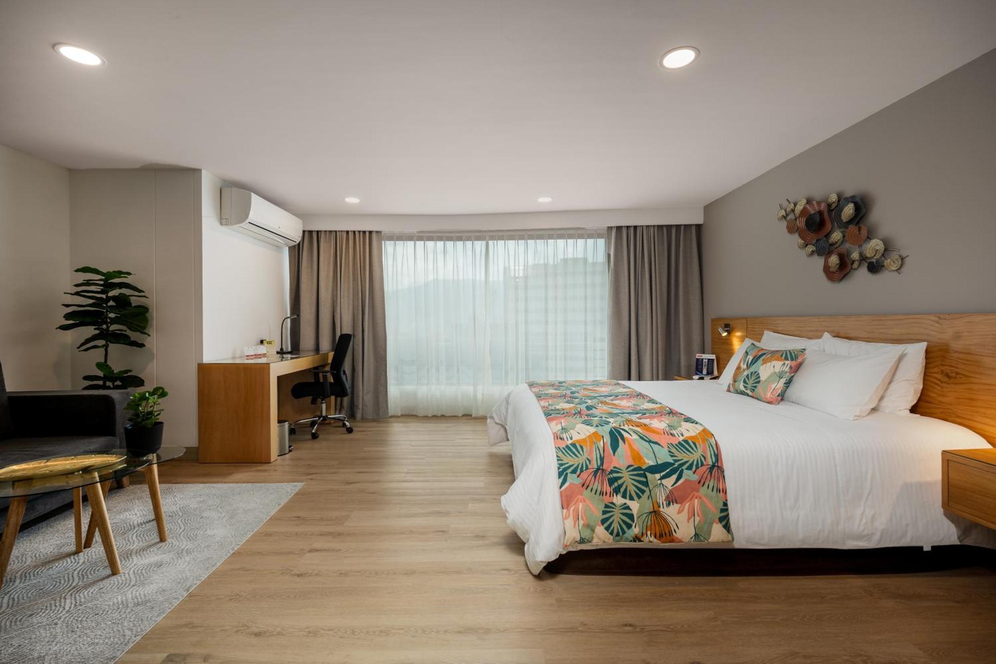 Leblon Suites Hotel Medellin Exterior photo