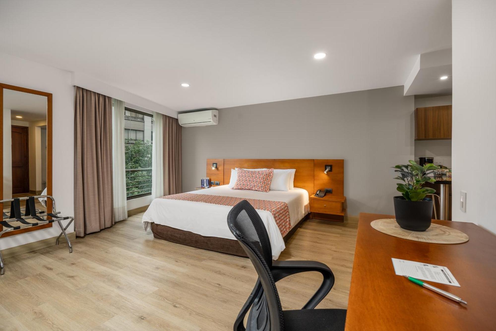 Leblon Suites Hotel Medellin Exterior photo