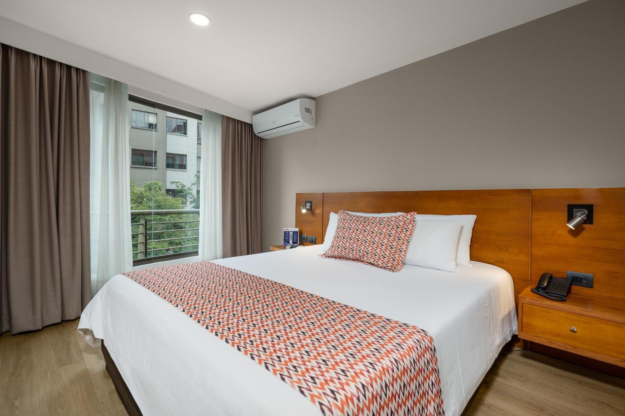 Leblon Suites Hotel Medellin Exterior photo