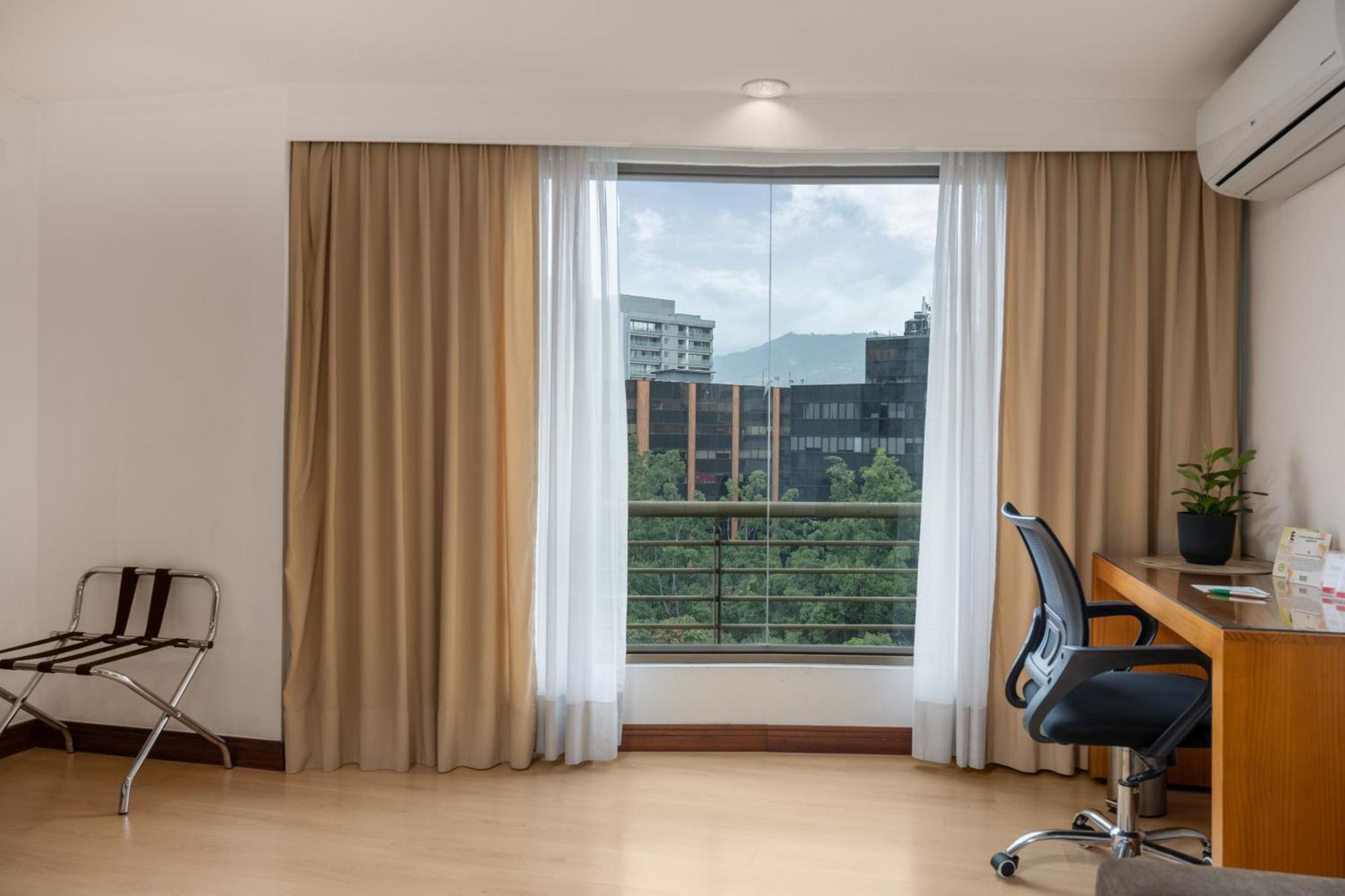 Leblon Suites Hotel Medellin Exterior photo